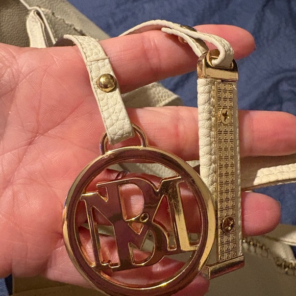 Badgley Mischka Cream Tote with Gold Chain Detail - Picture 7 of 8